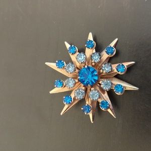 Vintage Gold Tone And Blue Clear Rhinestone Prong Starburst Brooch